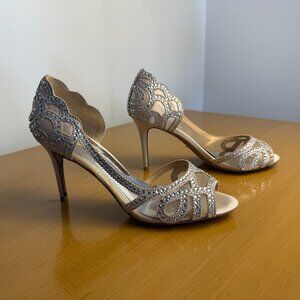 Badgley Mischka Marla Bridal Formal Peep Toe Heels Sz8